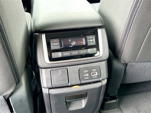 Certified 2024 Subaru Ascent Premium w/ Convenience Package image 23