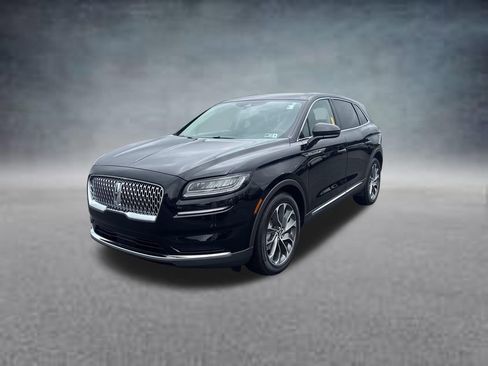Used 2023 Lincoln Nautilus Reserve w/ Luxury Package AWD/4WD image 2