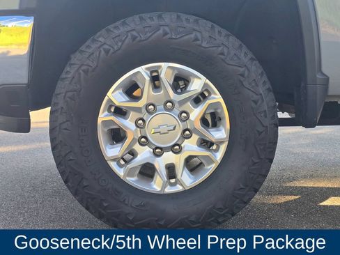 Used 2024 Chevrolet Silverado 2500 LT w/ Convenience Package AWD/4WD image 8