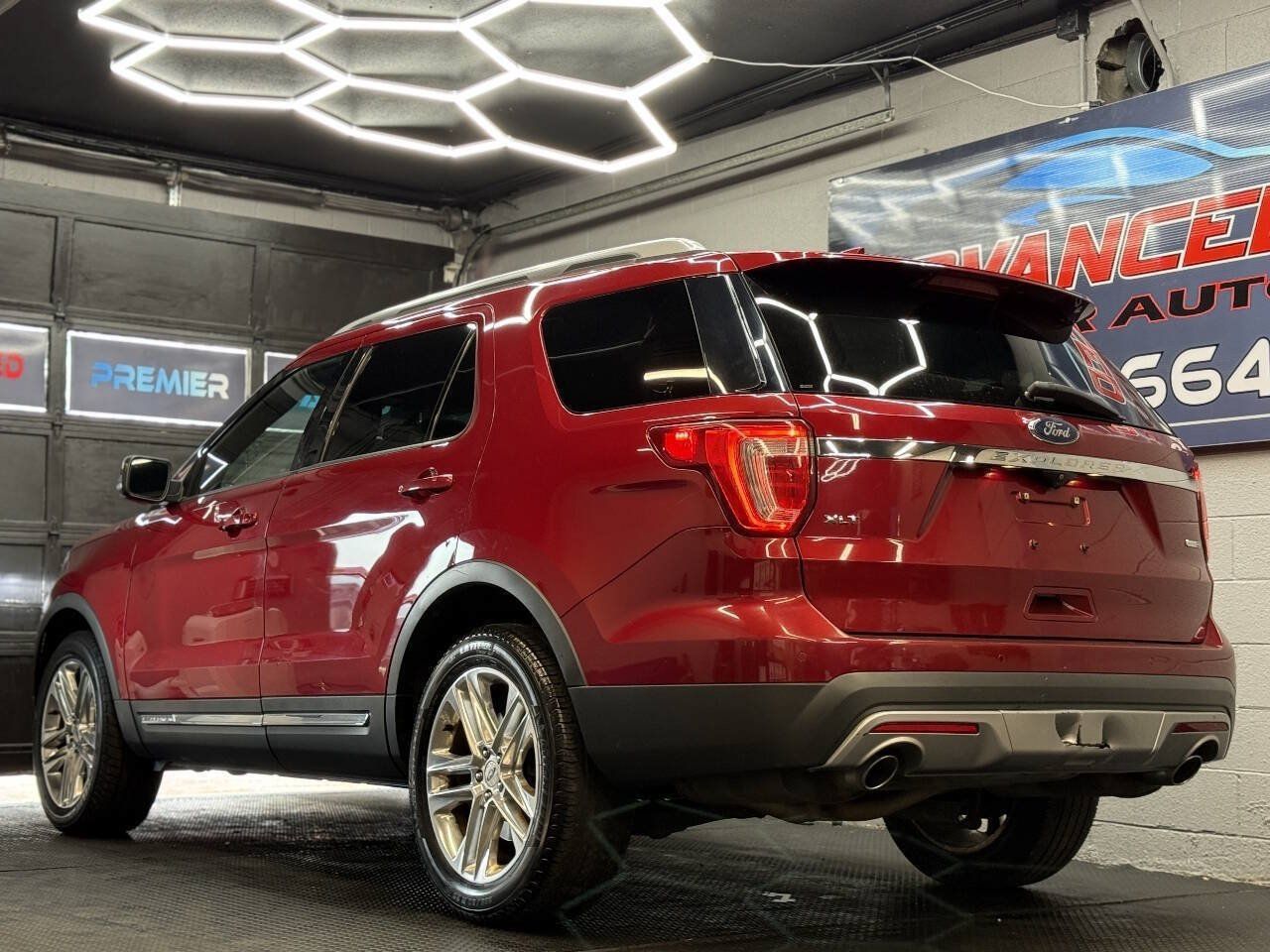 Used 2016 Ford Explorer XLT w/ Equipment Group 202A AWD/4WD image 13