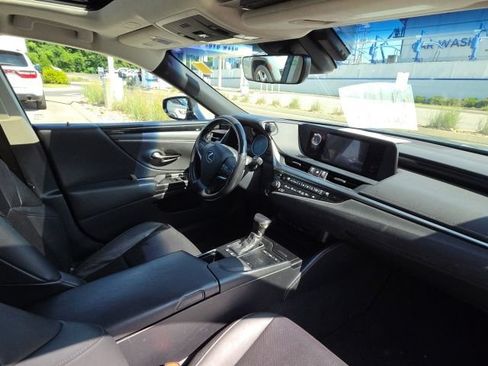 Used 2019 Lexus ES 300h w/ Accessory Package 2 FWD image 25