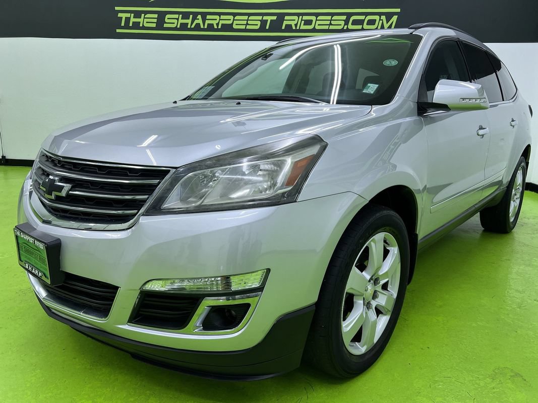 Used 2017 Chevrolet Traverse LT w/ Style and Technology Package FWD image 5