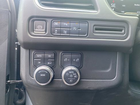 Certified 2024 GMC Yukon XL SLT w/ SLT Luxury Package image 17