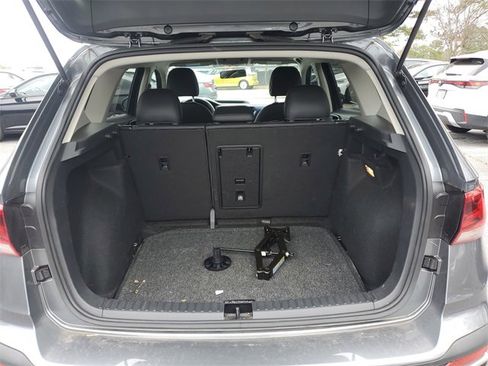 Used 2022 Volkswagen Taos SE image 9