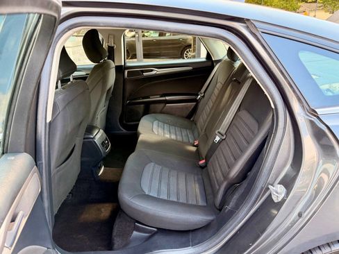 Used 2019 Ford Fusion SE FWD image 13