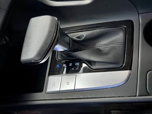 Used 2021 Hyundai Elantra SE FWD image 15