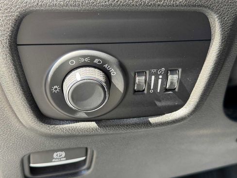 Used 2023 Jeep Grand Cherokee L Laredo RWD image 15
