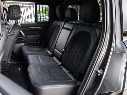 Used 2023 Land Rover Defender 110 V8 AWD/4WD image 31