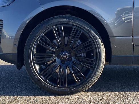 Used 2018 Land Rover Range Rover HSE image 32