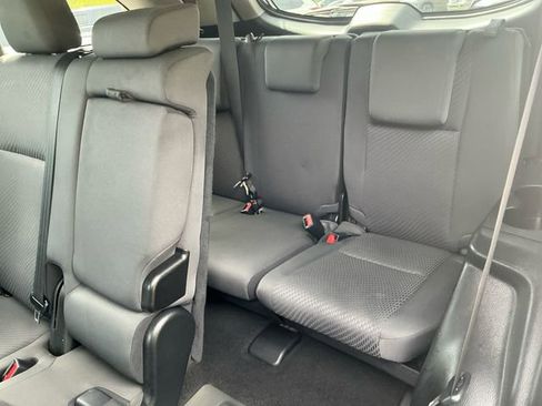 Used 2018 Toyota Highlander LE image 17