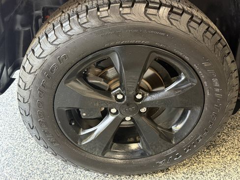 Used 2021 Jeep Cherokee Latitude Plus FWD image 25