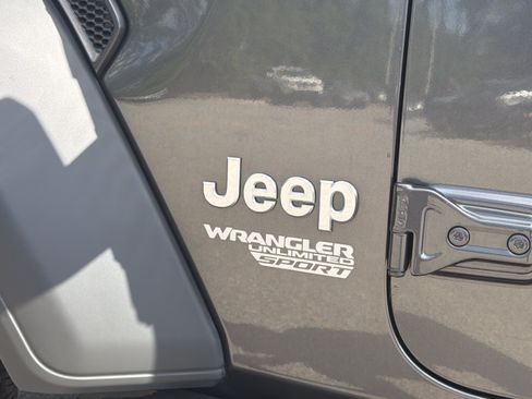 Used 2018 Jeep Wrangler Unlimited Sport S AWD/4WD image 25