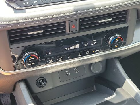 Used 2025 Nissan Rogue SV FWD image 26