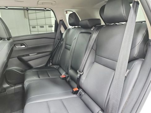 Used 2025 Nissan Rogue SV w/ SV Premium Package FWD image 12