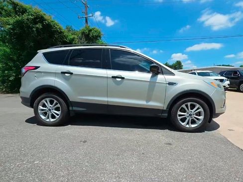 Used 2017 Ford Escape SE w/ SE Leather Comfort Package AWD/4WD image 3