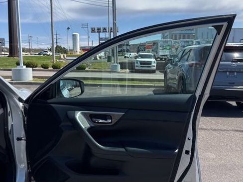 Used 2015 Nissan Altima 3.5 SL FWD image 14