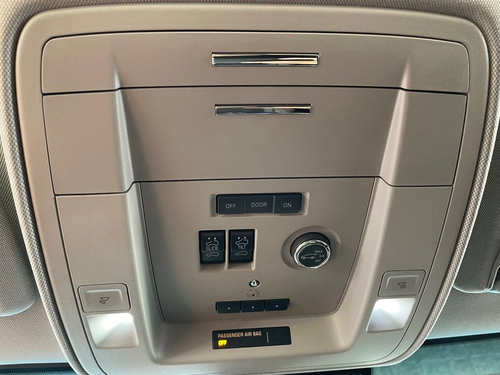 Used 2018 Chevrolet Tahoe Premier AWD/4WD image 39