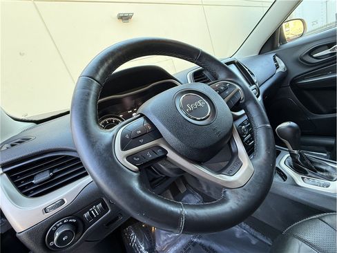 Used 2015 Jeep Cherokee Limited w/ Luxury Group FWD image 7