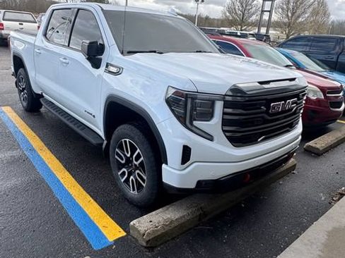 Used 2023 GMC Sierra 1500 AT4 w/ AT4 Premium Package AWD/4WD image 4