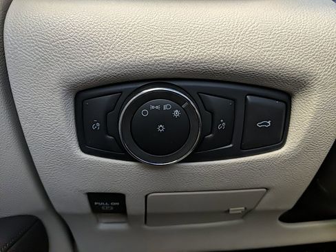 Used 2020 Lincoln Continental w/ Premium Package FWD image 21