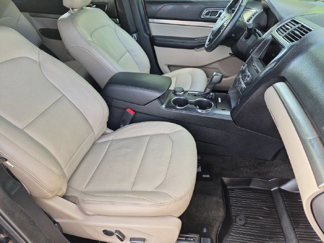Used 2018 Ford Explorer XLT w/ Equipment Group 202A AWD/4WD image 20