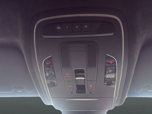 Used 2013 Audi S8 4.0T image 24