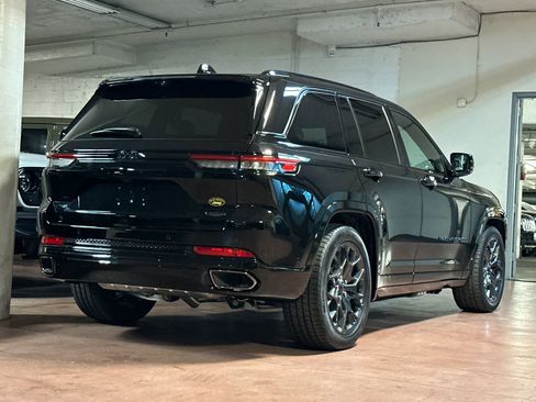 New 2025 Jeep Grand Cherokee Summit image 5