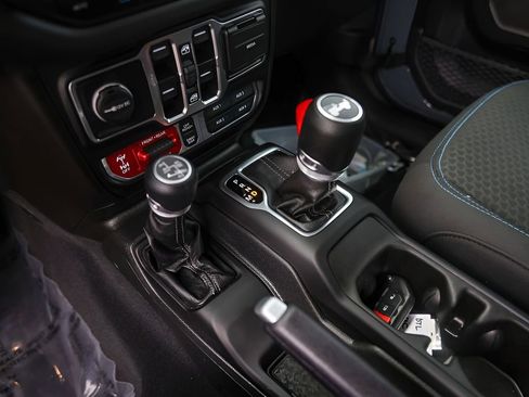 Used 2025 Jeep Wrangler Unlimited Rubicon 4xe AWD/4WD image 23