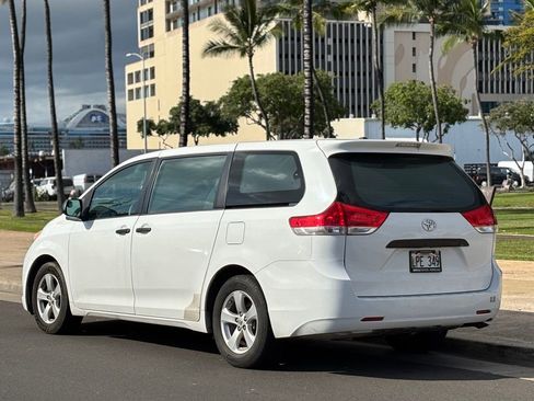 Used 2013 Toyota Sienna L image 3