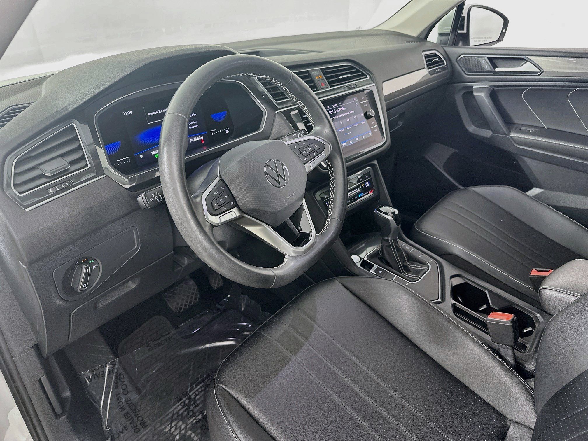Used 2022 Volkswagen Tiguan SE FWD image 9