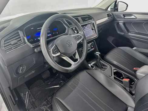 Used 2022 Volkswagen Tiguan SE FWD image 9