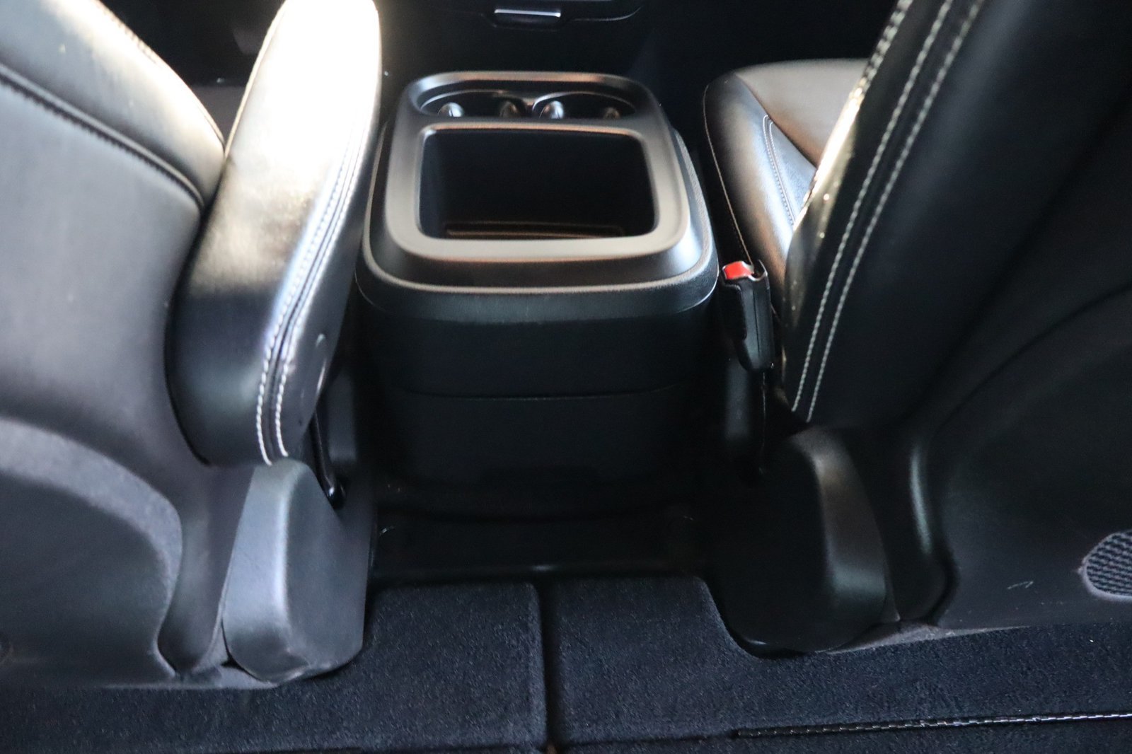 Used 2026 Chrysler Pacifica Select FWD image 34