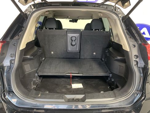 Used 2020 Nissan Rogue SV w/ Premium Package FWD image 32