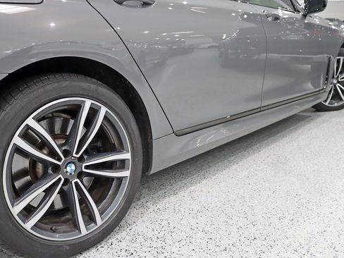 Used 2022 BMW 750i xDrive w/ Executive Package image 12