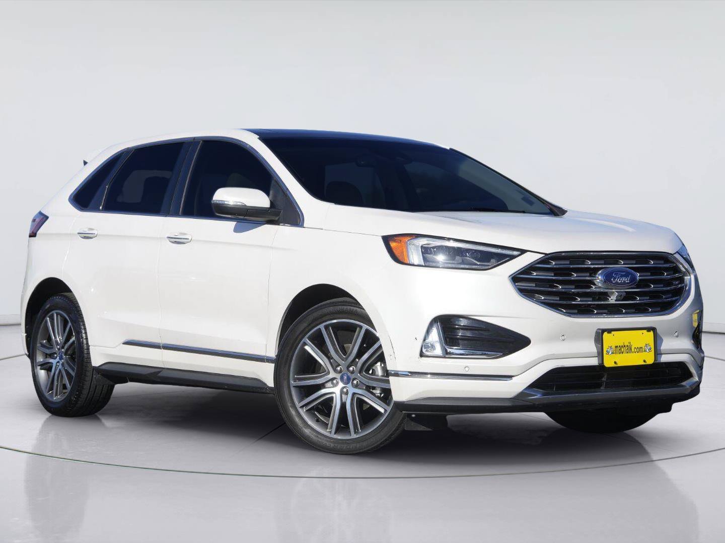Used 2019 Ford Edge Titanium w/ Equipment Group 301A FWD image 2