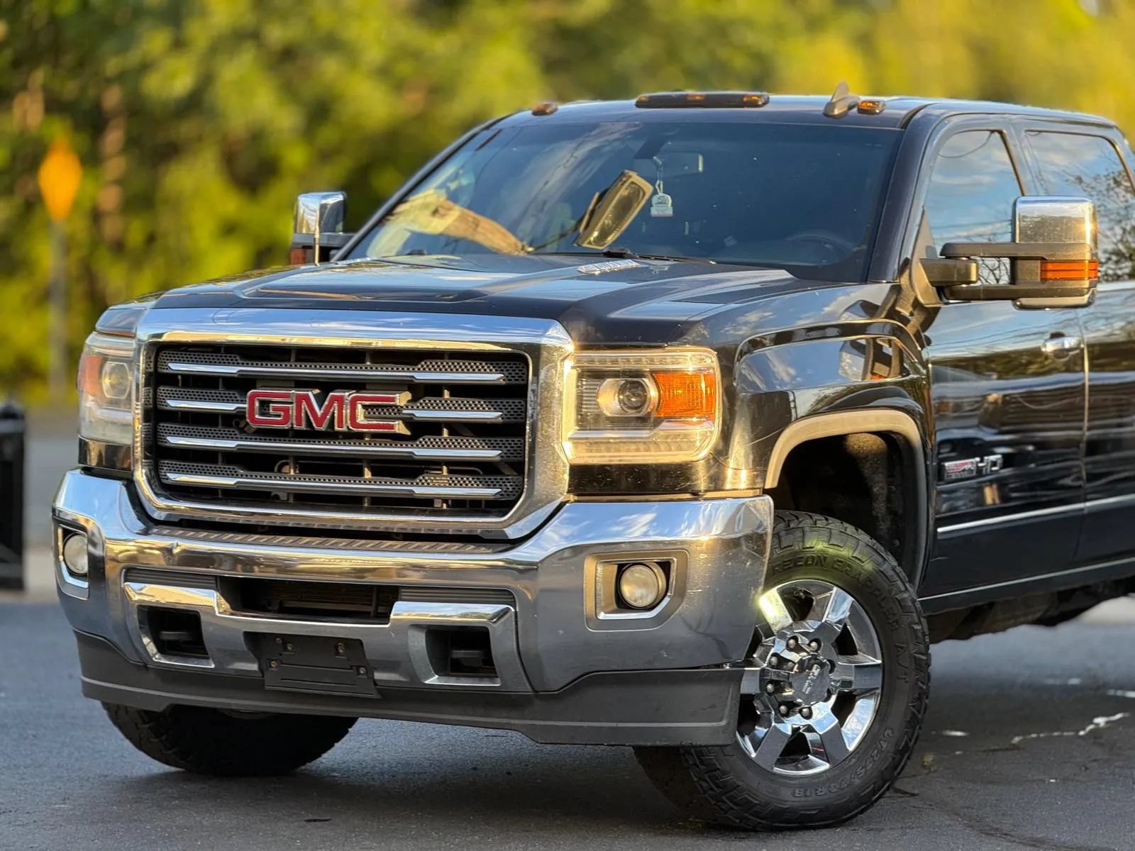 Used 2015 GMC Sierra 2500 SLE AWD/4WD image 2