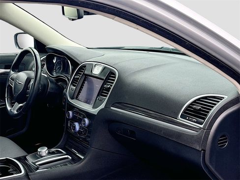 Used 2021 Chrysler 300 Touring w/ Sport Appearance Package image 28