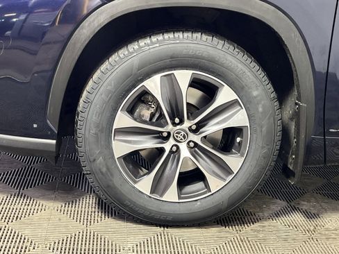 Used 2023 Toyota Highlander XLE image 12