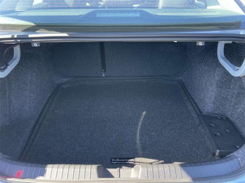 Used 2025 Volkswagen Jetta SE image 11