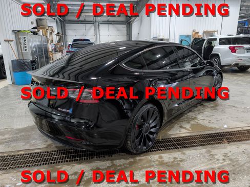 Used 2023 Tesla Model 3 Performance image 3