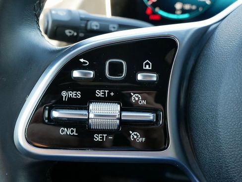 Used 2021 Mercedes-Benz GLA 250 4MATIC image 35