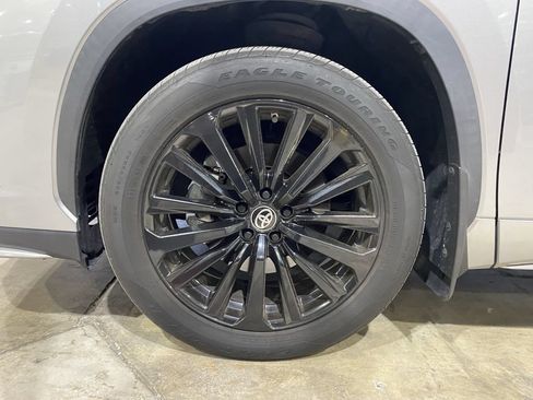 Used 2024 Toyota Highlander XSE FWD image 23