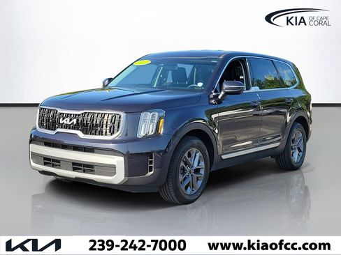 Certified 2025 Kia Telluride LX FWD image 3