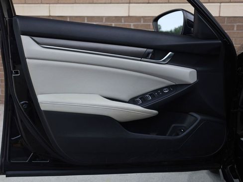 Used 2018 Honda Accord LX image 14