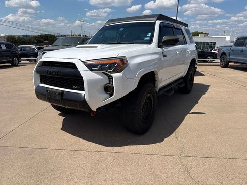 Used 2017 Toyota 4Runner TRD Off-Road AWD/4WD image 3