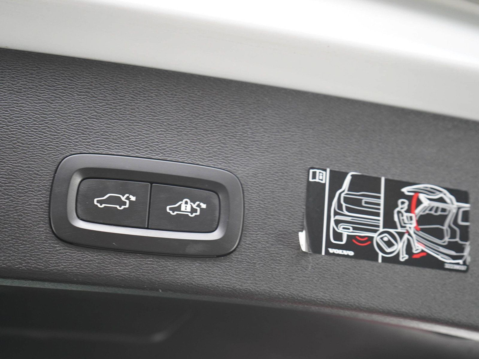 Used 2021 Volvo XC40 P8 Recharge w/ Advanced Package AWD/4WD image 11
