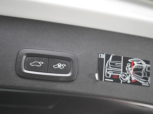 Used 2021 Volvo XC40 P8 Recharge w/ Advanced Package AWD/4WD image 11