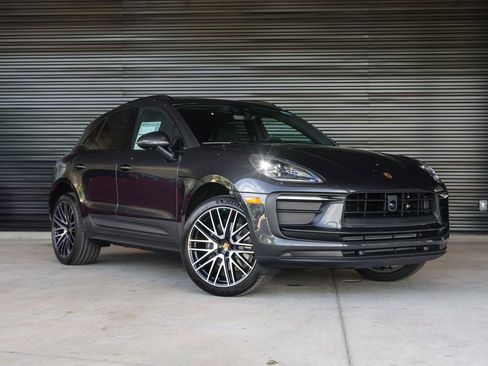 Certified 2025 Porsche Macan image 8