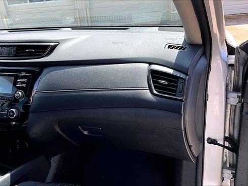 Used 2017 Nissan Rogue S image 17