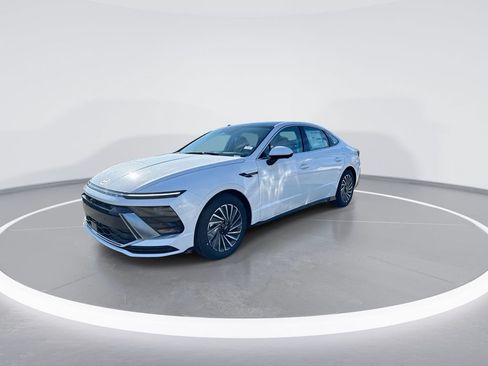 Used 2025 Hyundai Sonata Limited FWD image 3
